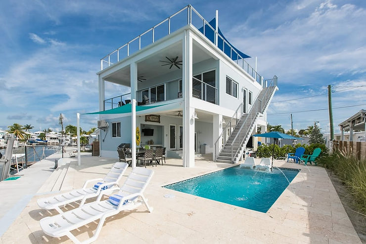 Why Early Summer Is a Good Time to Have Your Aventura Airbnb Cleaned